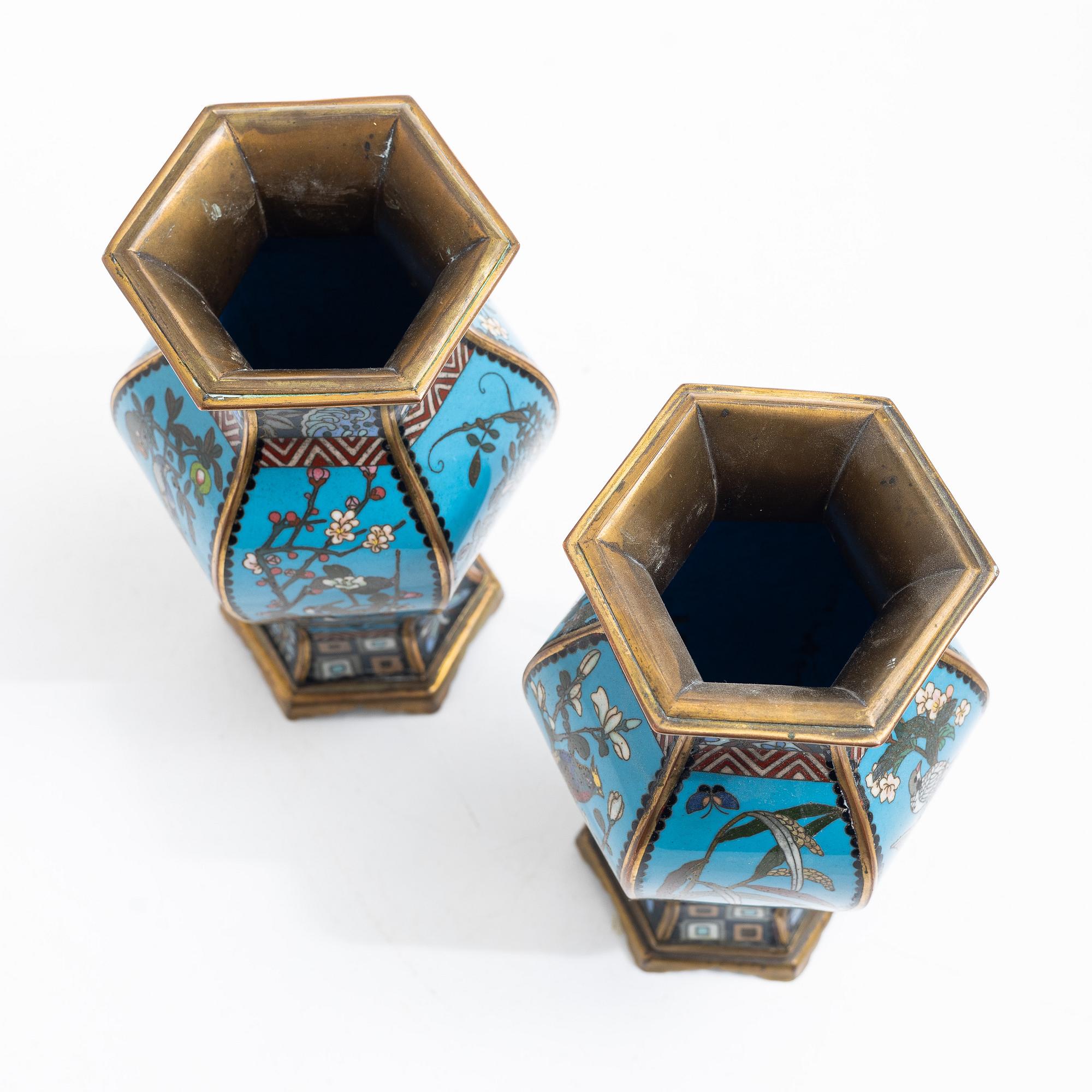 A pair of Japanese cloisonné hexagonal vases, Meiji (1868-1912).