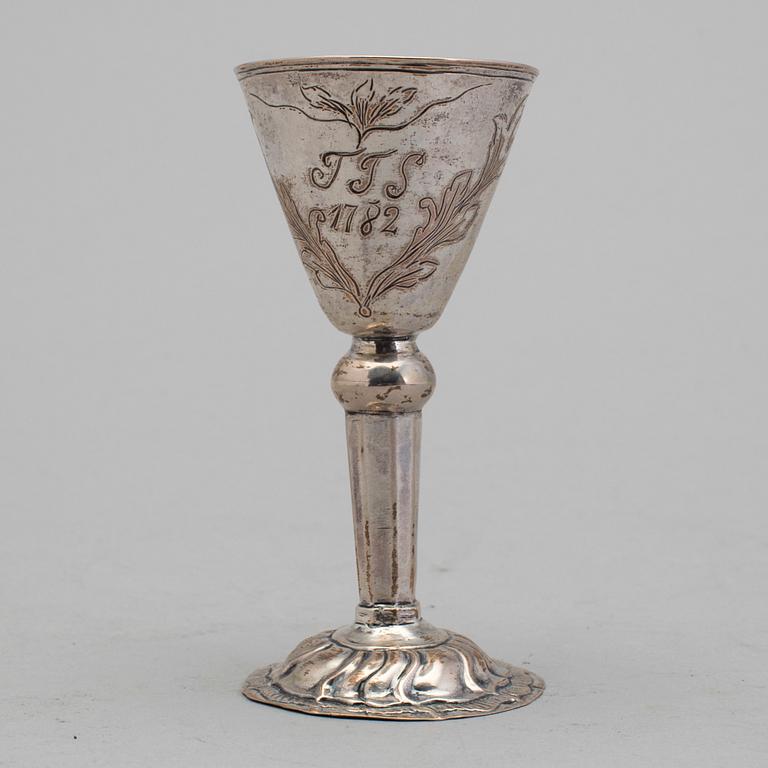 A 18th century silver cup, unmarked.