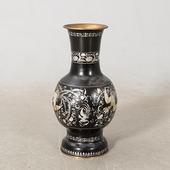 Floor vase East Asia 20th century.