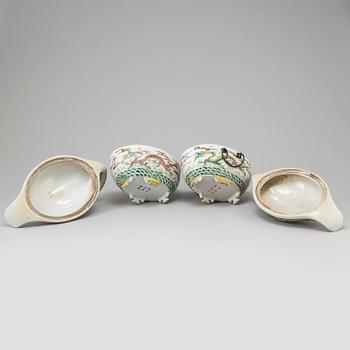 TERRINER med LOCK, två stycken, porslin. Kina, 1900-tal.