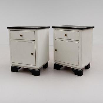 SÄNGBORD, 1 par, 1900-talets första hälft.