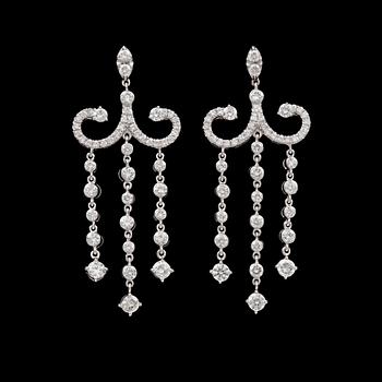 847. A pair of diamond earrings. Total carat weight 3.14 cts.