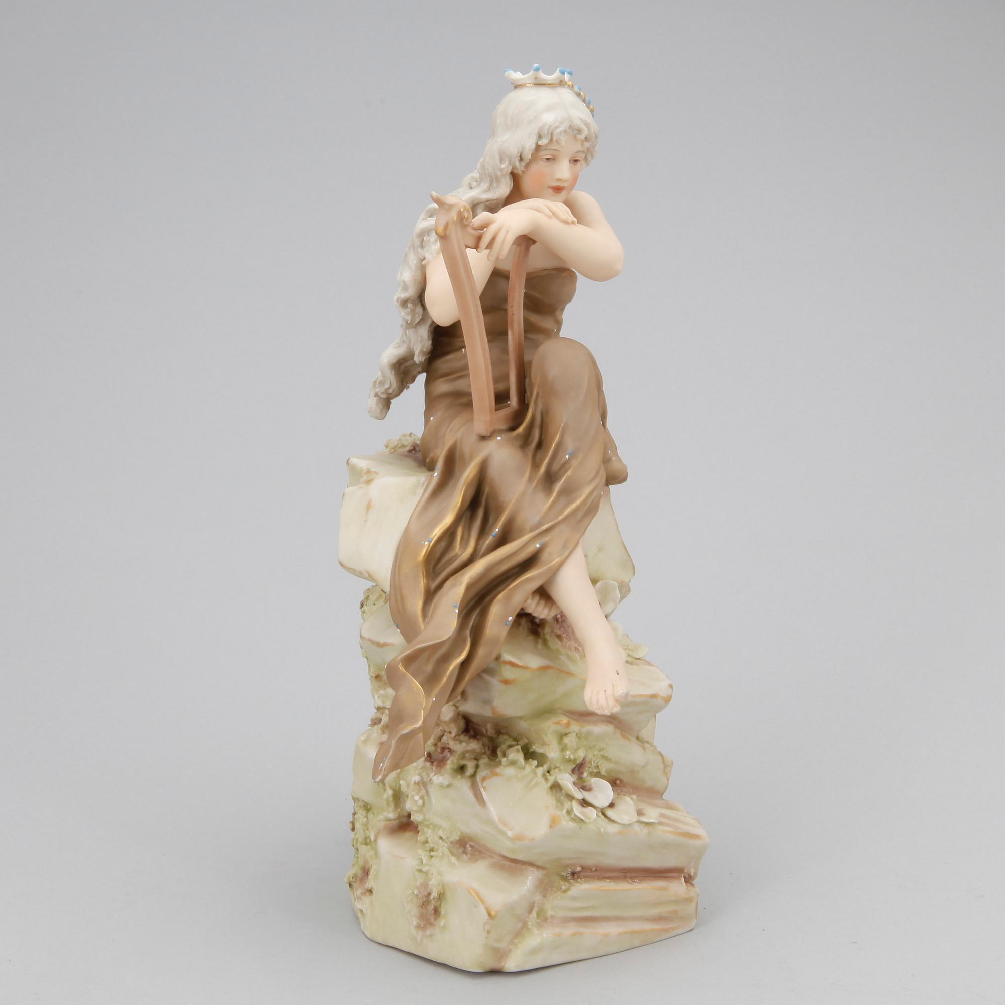 FIGURIN, porslin, Royal Dux Bohemia, forna Tjeckoslovakien.