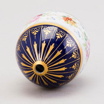 A Russian Easter porcelain egg from the time of Alexander I (1801-1825).