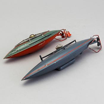 Two tinplate submarines by Gebrüder Bing and Arnold, Germany, first half of the 20th century.