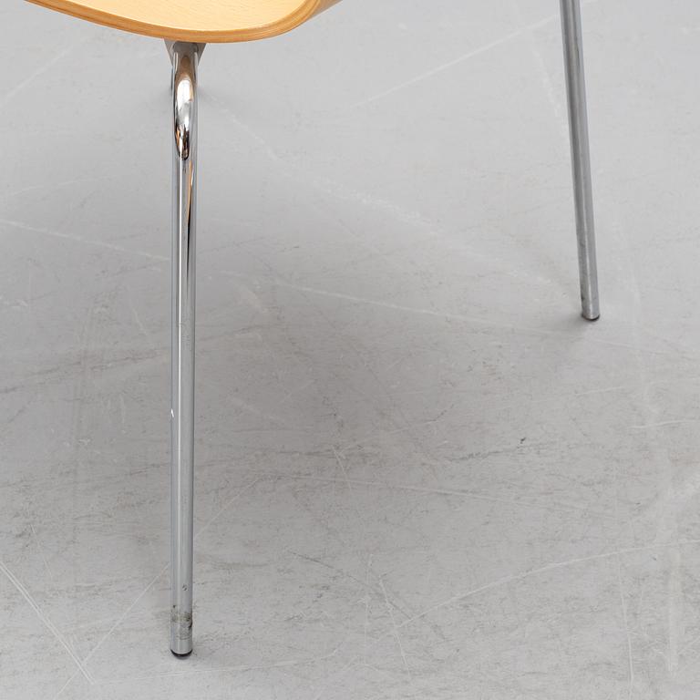 Arne Jacobsen, stolar, 4st, "Sjuan", Fritz Hansen, Danmark, 2000.
