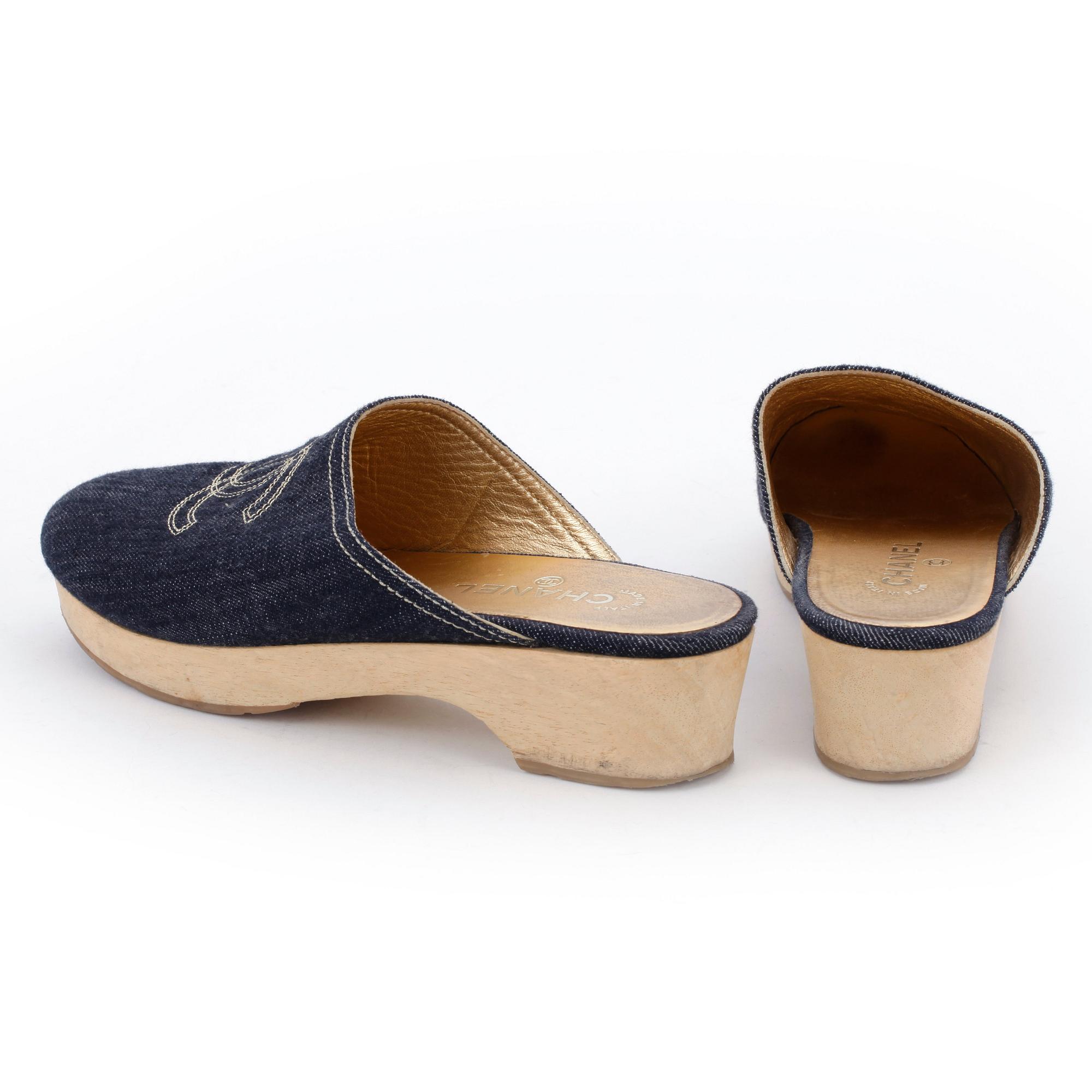 CHANEL, ett par slip in sko/träsko, storlek 40.