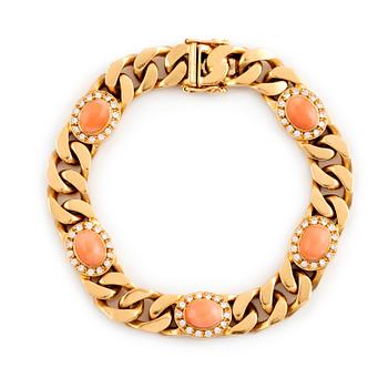 589. A Bucherer bracelet in 18K gold set with coral and round brilliant-cut diamonds.
