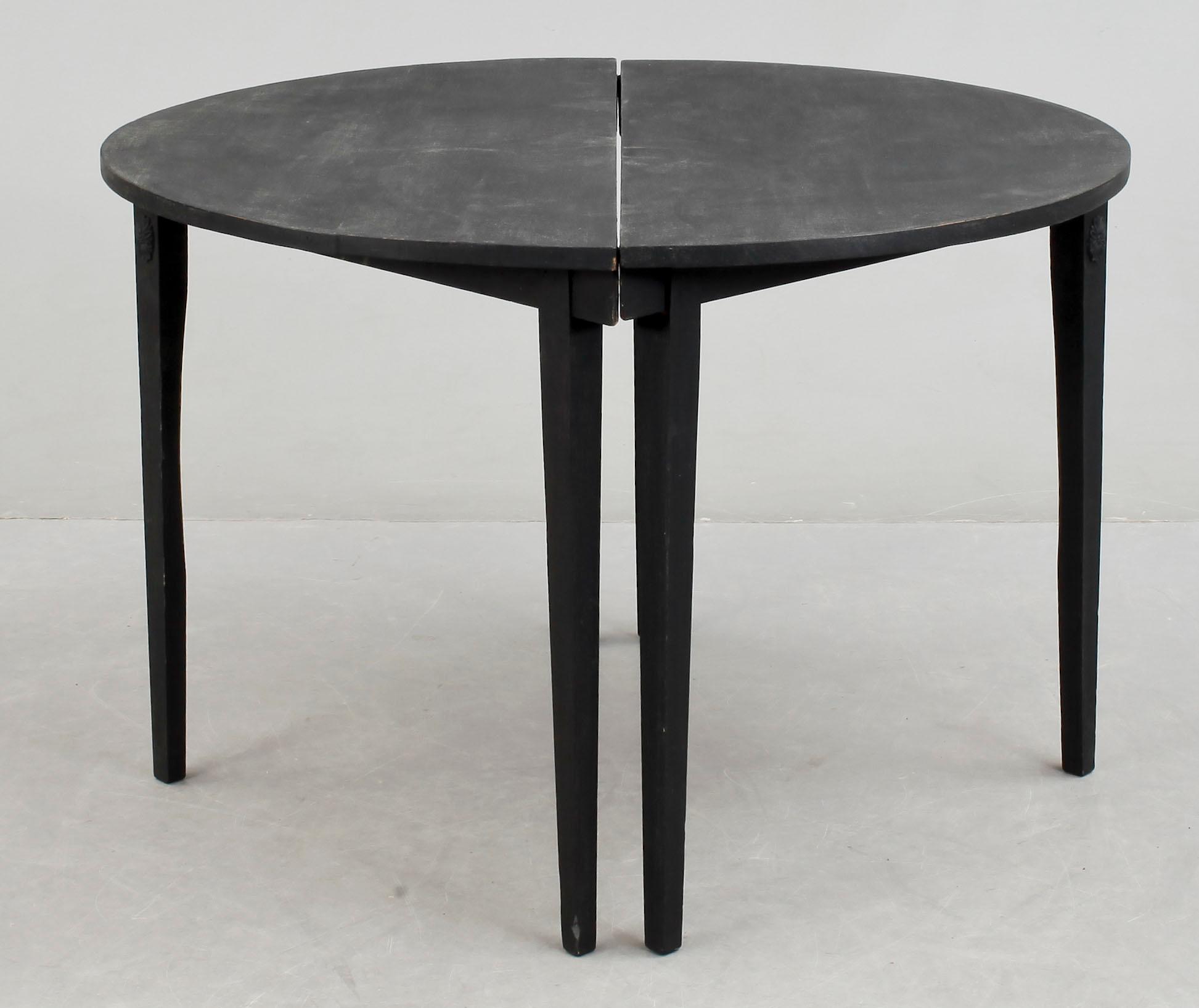 HALVMÅNEBORD, ett par, 1800-tal.