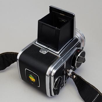 Hasselblad 500/C Camera no TI54816 with from 1964 with five lenses inluding a chrome S-Planar 1:5:6 f=120.