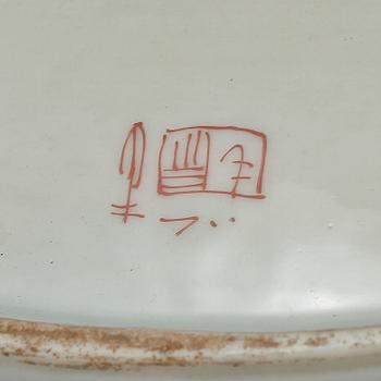 HÄNKELFAT, 3 st, porslin, troligen Samson, Frankrike, 1900-tal.