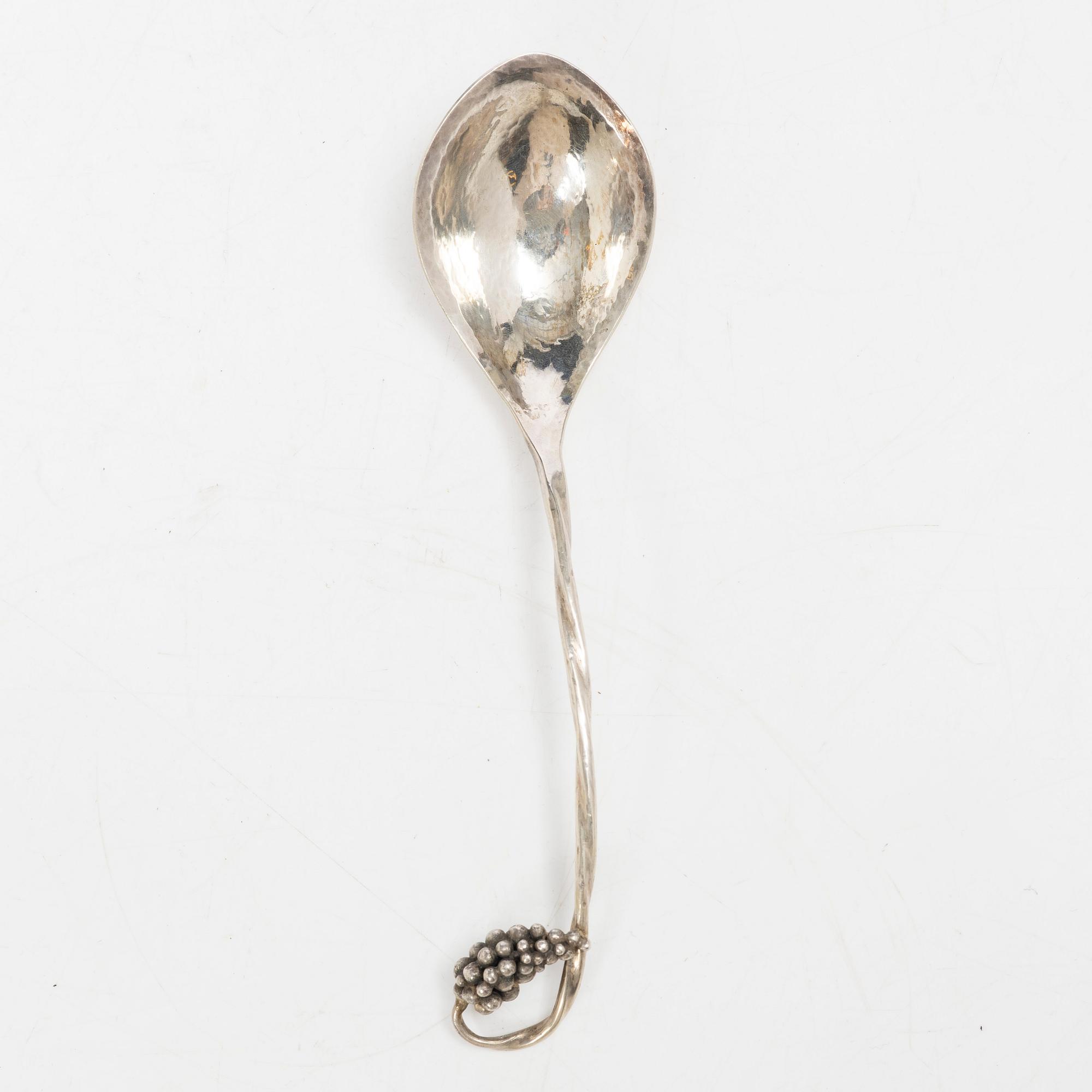 Eric Råström, lockskål, silver, Stockholm 1917, samt sked, J E Skreij, Falun 1927.