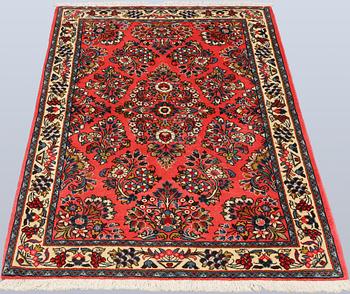A Sarouk rug, approx. 150 x 100 cm.