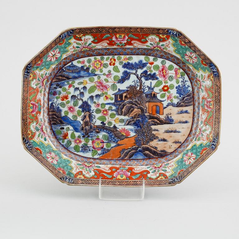 STEKFAT, porslin, Kina, Qianlong (1736-1795).