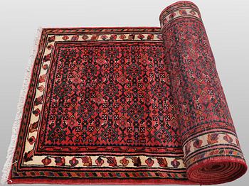 A Hosseinabad runner carpet, 508 x 105 cm.