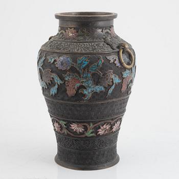 A Japanese cloisonné urn, 20th century.