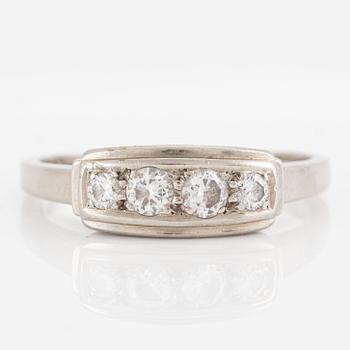 Ring, 18K white gold with four brilliant-cut diamonds.