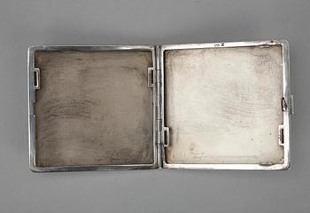 CIGARILLETUI, sterling silver, Birmingham, England 1939 samt ETUI, silver. Tot. vikt 163 g.