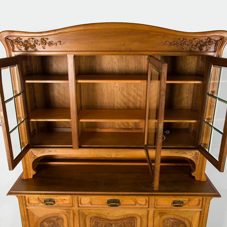 Vitrinskåp, tidigt 1900-tal.