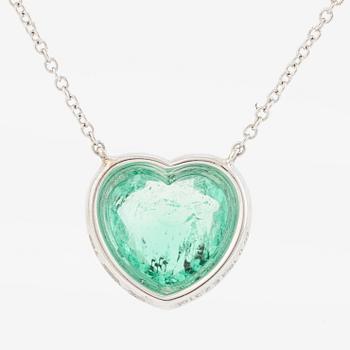 Collier 18K vitguld med hjärtslipad smaragd och briljantslipade diamanter.