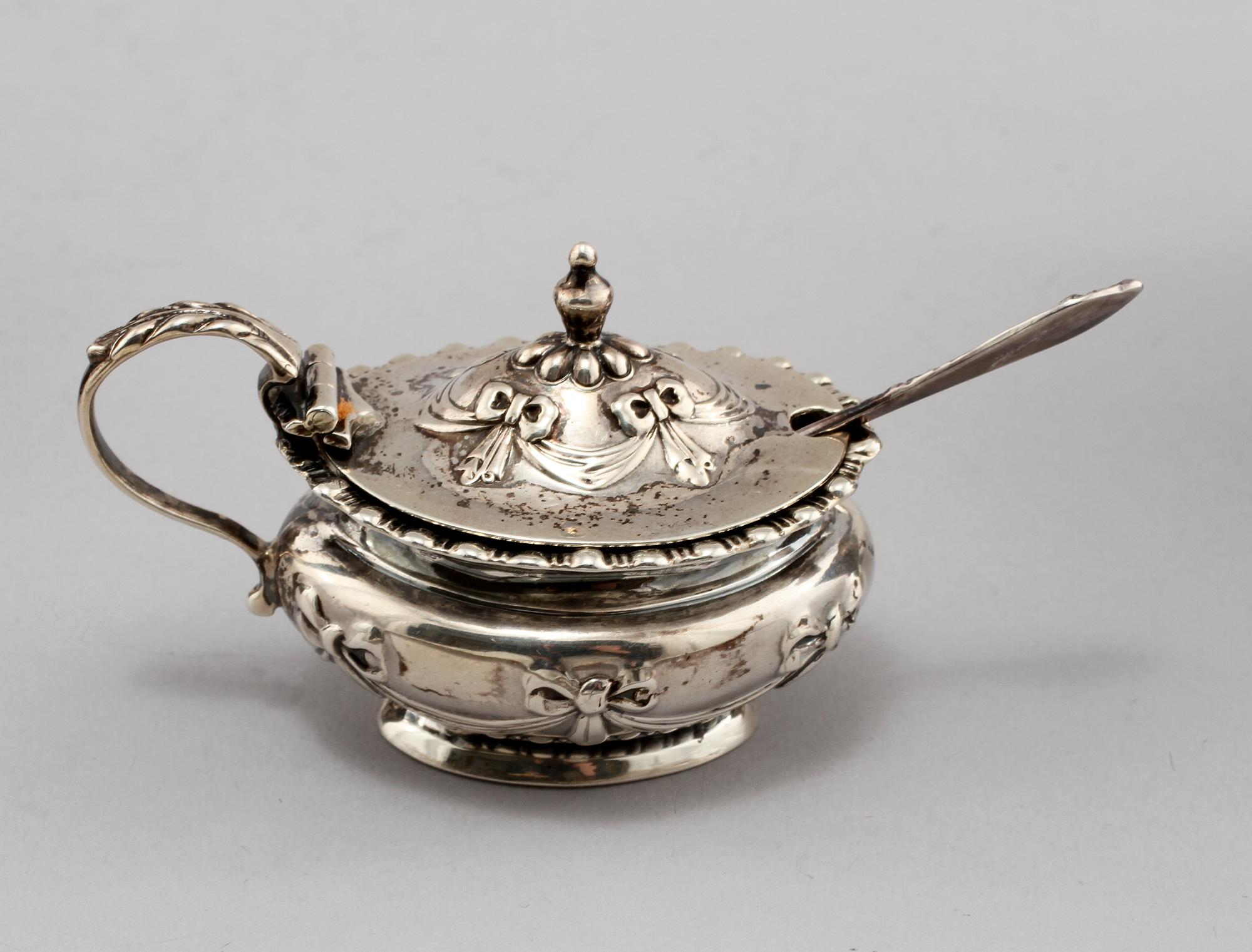 PARTI SILVER, 4 delar, mestadels England, 1800-talets slut och 1900-talets början. Vikt 209 g.