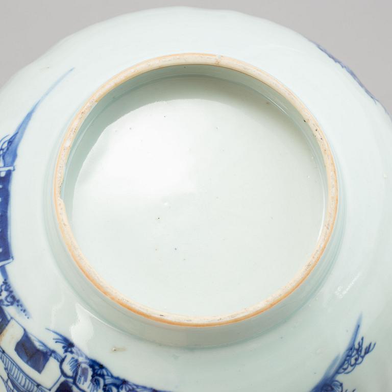 Bålskål, porslin. Qingdynastin, Qianlong (1736-95).