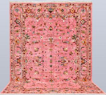 A carpet, Ziegler design, approx. 347 x 253 cm.