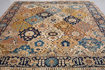 MATTO, semi-antique Tabriz, ca 359,5 x 281 cm.