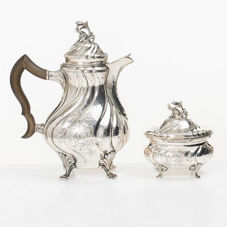 C.G. Hallberg, Kaffekanna samt sockerskål, silver, rokokostil, Stockholm 1941.