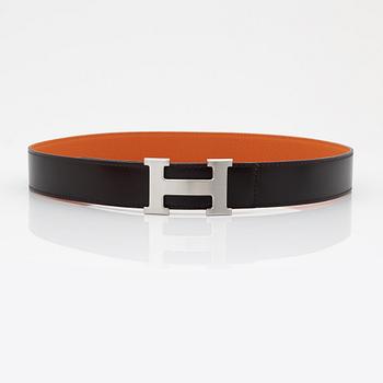 Hermès, A reversible leather and brushed palladium hardware 'Constance' belt from 2004, size 80.