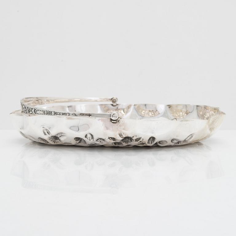 A sterling silver sweetmeat basket, W. G. Keight & Co, Birmingham 1901,