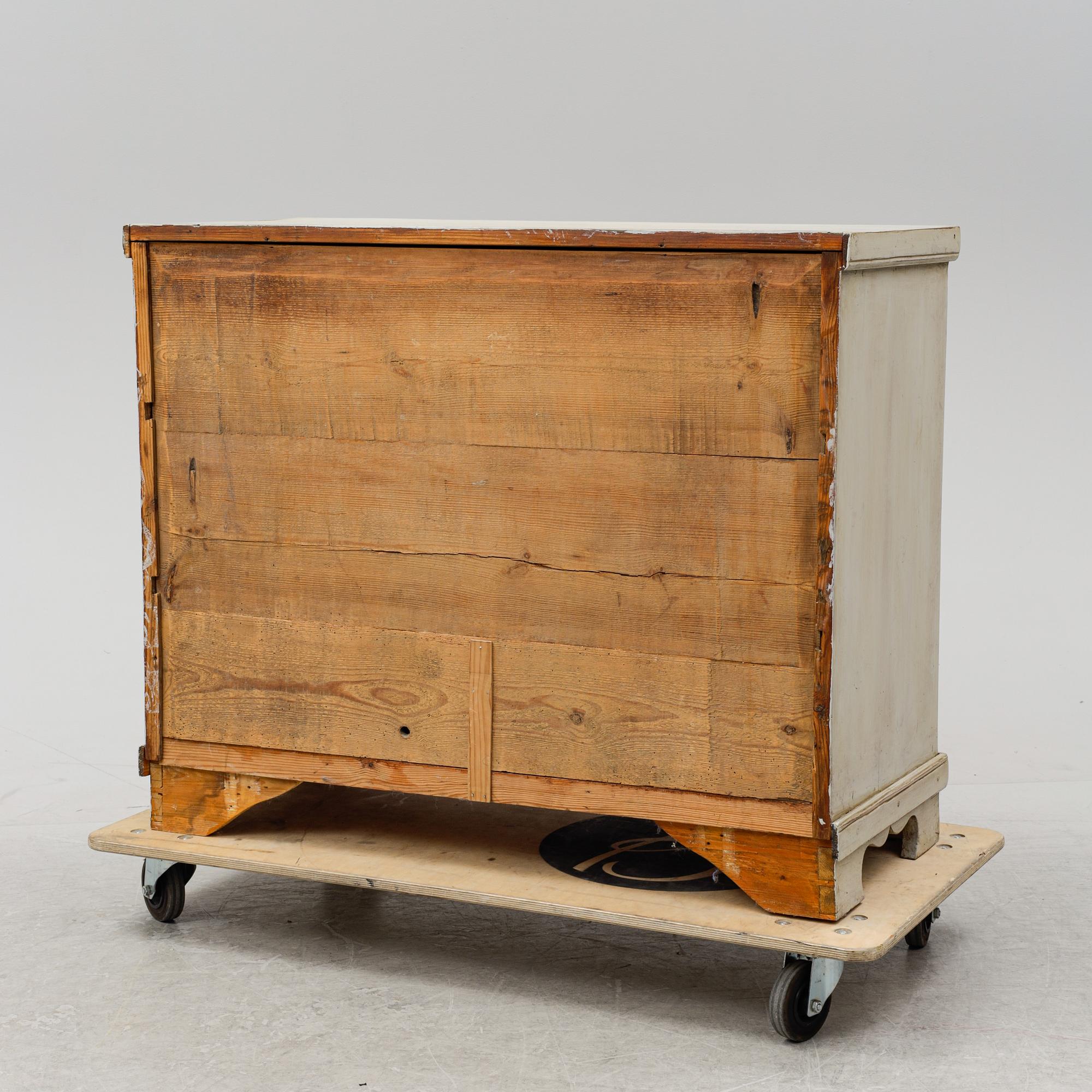 A painted chest of drawers, end of the 19th Century.