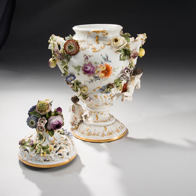 A MEISSEN PORCELAIN URN.