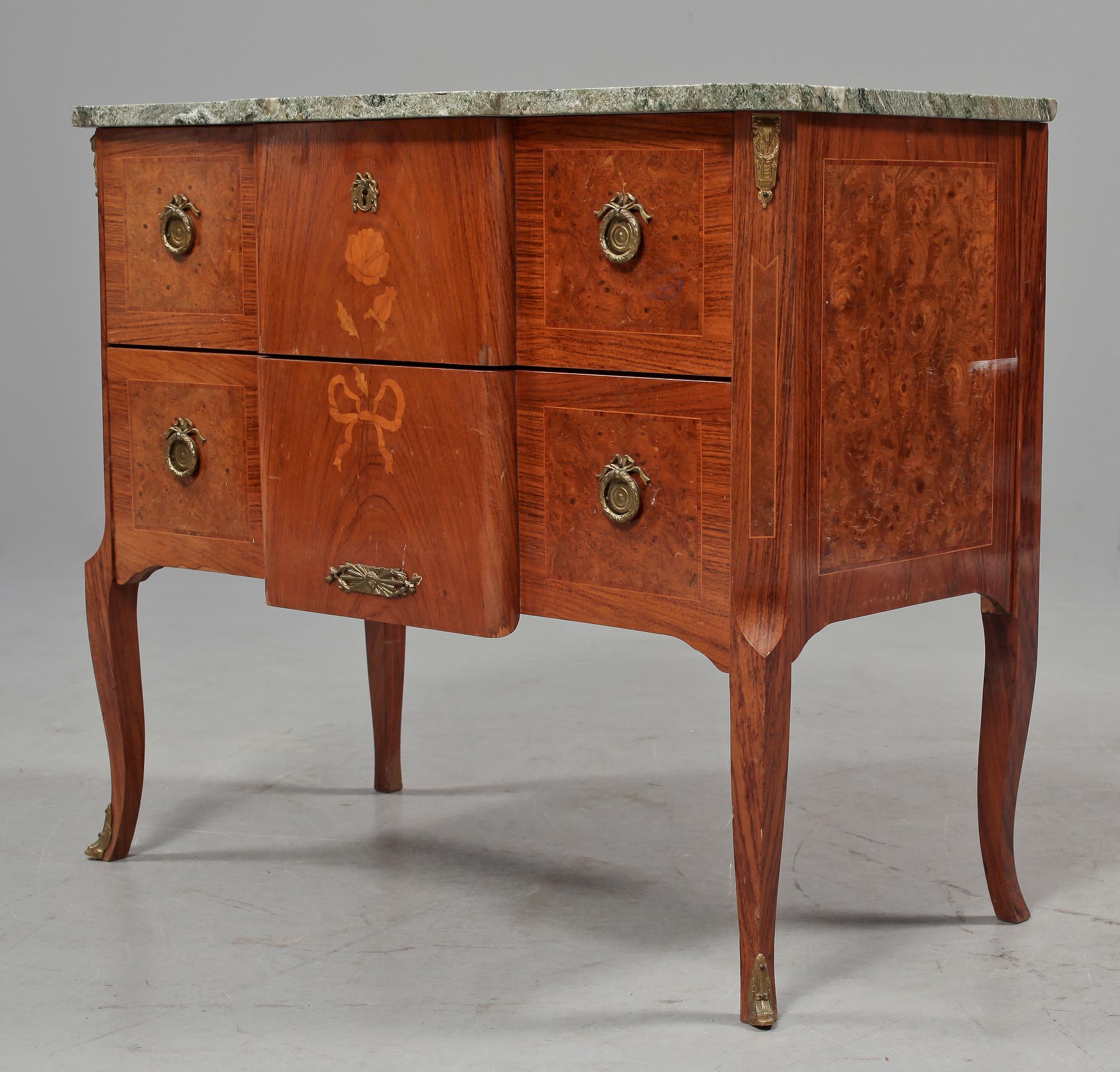 BYRÅ, gustaviansk stil, 1900-talets mitt.