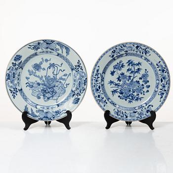Fat, två stycken, kompaniporslin. Qingdynastin, 1700-tal.