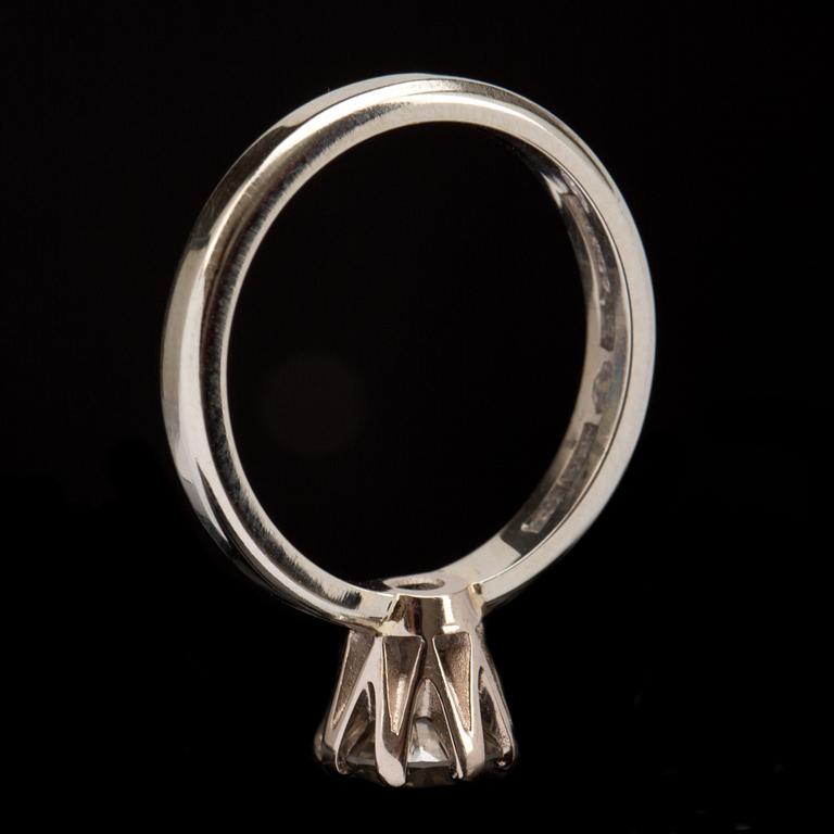 RING, 18k, briljantslipad diamant ca 1,00ct. Vikt ca 4,5g.