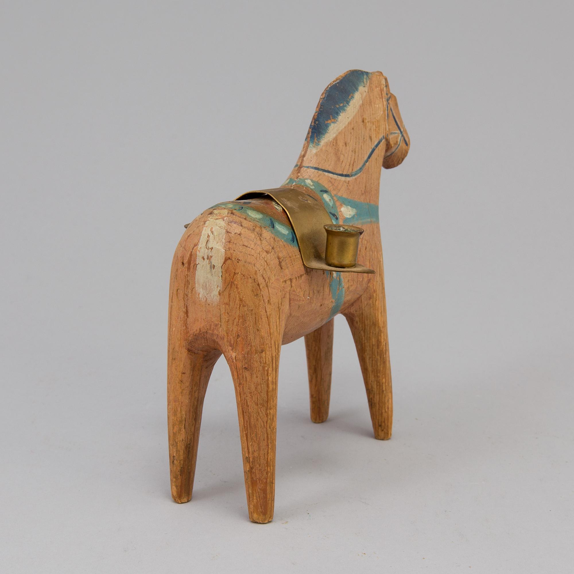 A 20th century folklore wooden horse from the region of Dalarna.
