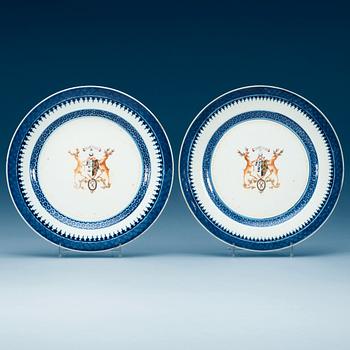 1556. A pair of blue and white armorial dinner plates, Qing dynasty, Qianlong (1736-95).