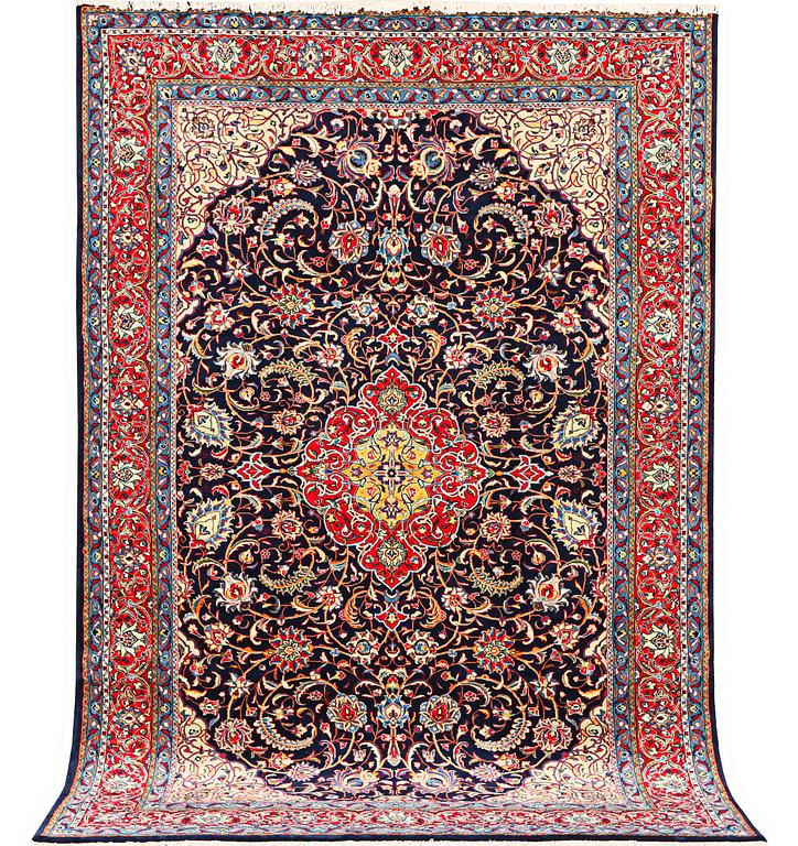 A KAshan carpet, a. 312 x 206 cm.