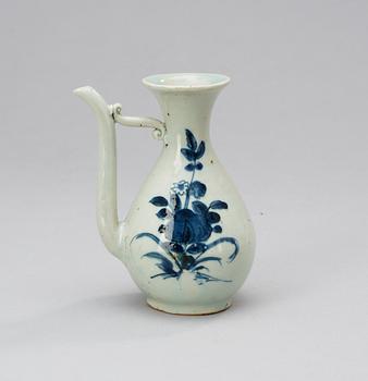 212. An 18th Century Japanese porcelaine jug of wine.