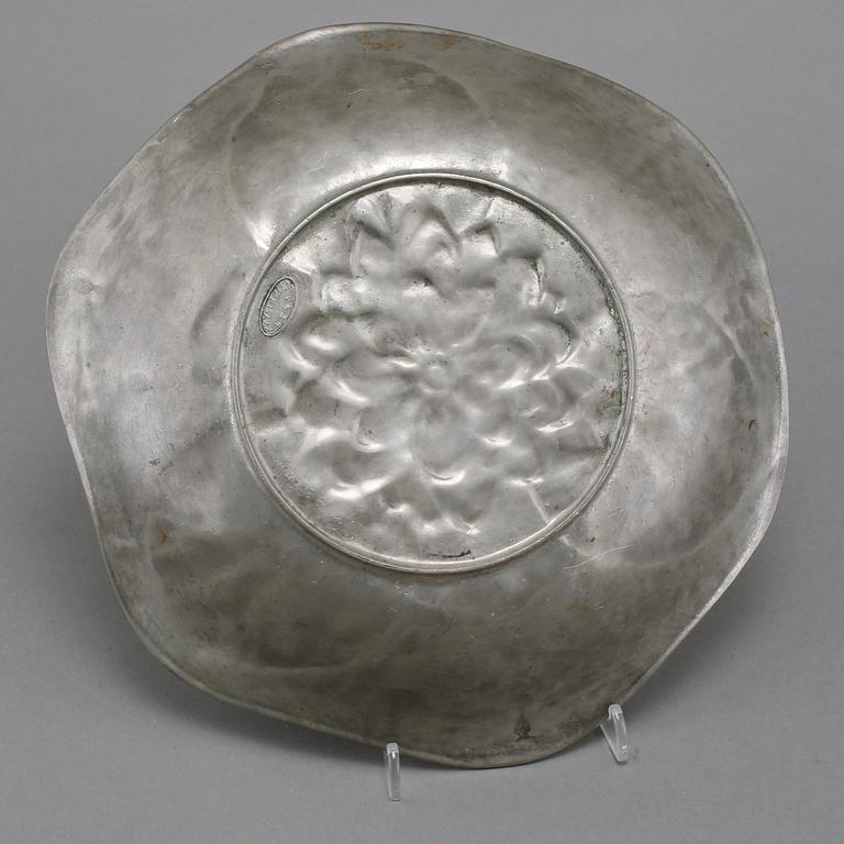 SKÅLFAT, Kayserzinn, jugend, 1900-talets första del.