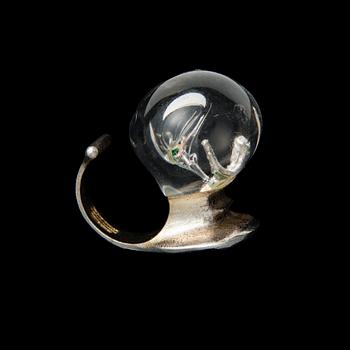 BJÖRN WECKSTRÖM, RING. Mannen i Kosmos. Sterling silver och akryl, Lapponia 1973.