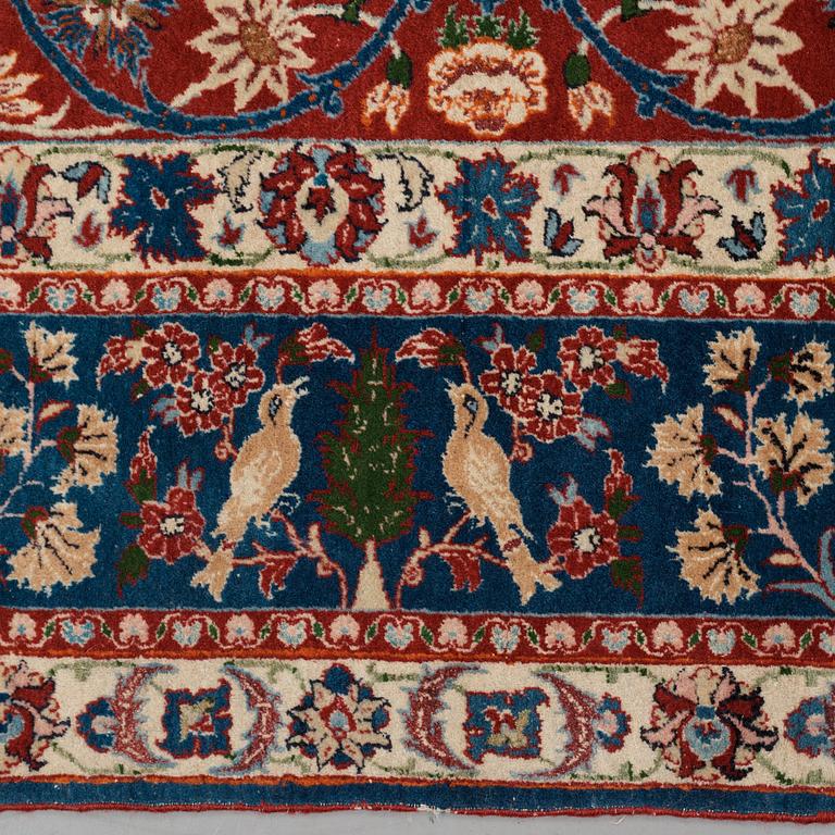 Matta, semiantik Isfahan, ca 213 x 151 cm (samt en kortsida med 1-2 cm slätväv).