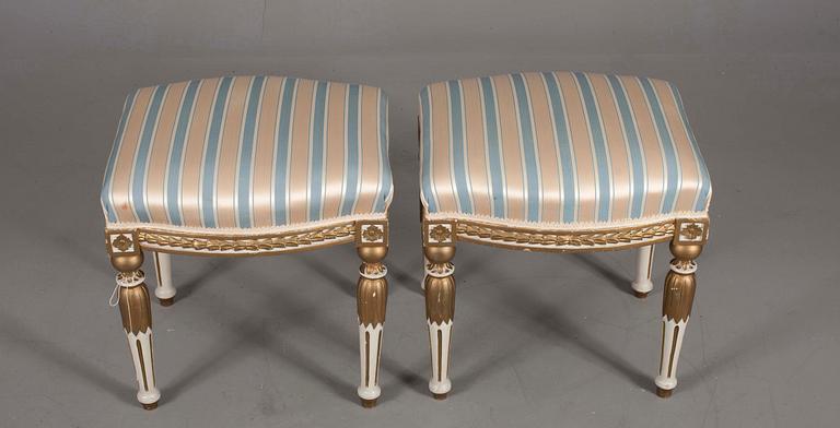 TABURETTEJA, 2 kpl, 1800-luvun loppu.