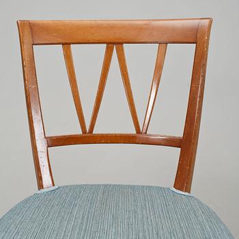 STOLAR, 8 st samt KARMSTOLAR, ett par.
Carl Malmsten.