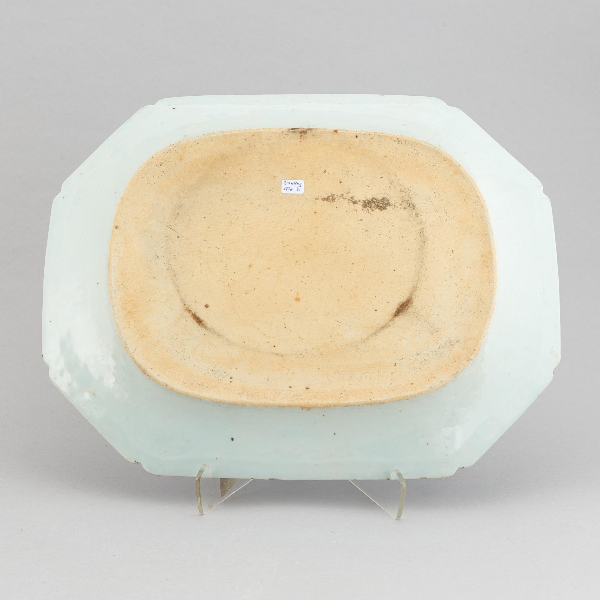 Stekfat, kompaniporslin. Qingdynastin, Qianlong (1736-95).