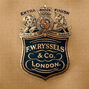 PLOMMONSTOP, svart, F.W.Ryssels & Co London, 1900-talets första hälft.