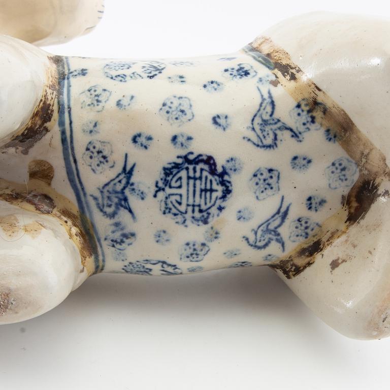 Head cushions 3 pcs China 20th century porcelain.