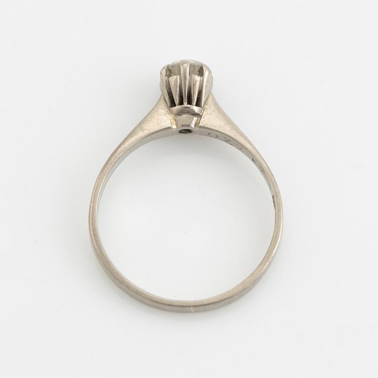 Brilliant cut diamond ring.