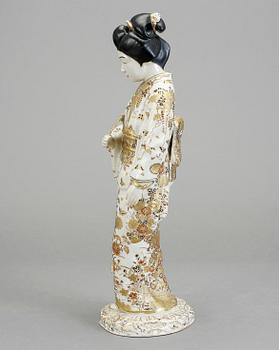 FIGURIN, porslin, Satsuma, Japan. 1900-tal.